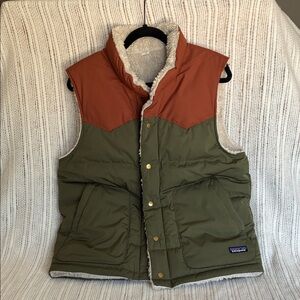Patagonia Reversible Green and Brown Bivy Puffer Vest. Men’s Medium. NWOT.